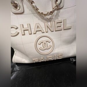 Chanel
Deauville cloth tote
Never worn
White, Cloth